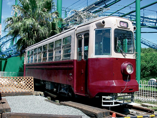 西日本鉄道北九州線３２４号（所有）香椎花園内レトロ電車パーク