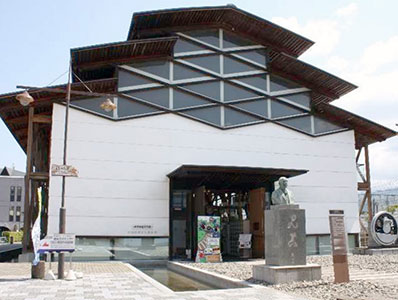 四国鉄道文化館北館の外壁を修繕