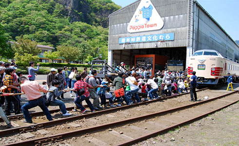 イベントでのあさま号との綱引き大会