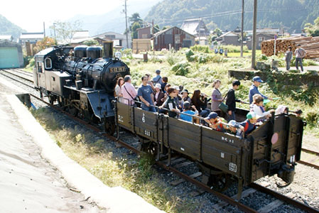 トロッコ列車による乗車体験(元長野電鉄 無蓋車ト６)