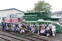みんなで記念撮影 小坂駅構内