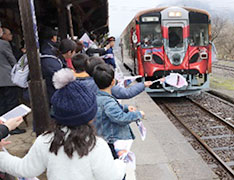 新デザイン列車の
デビューイベント参加