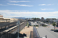 駅の自由通路から
長浜鉄道スクエアを見る