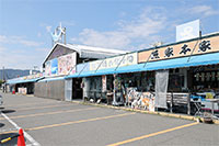 昼食は「日本海さかな街」
にある若狭海鮮宝卓 湾彩で