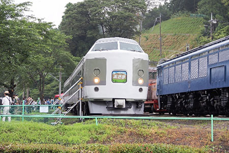 鉄道展示館と１８９系あさま号