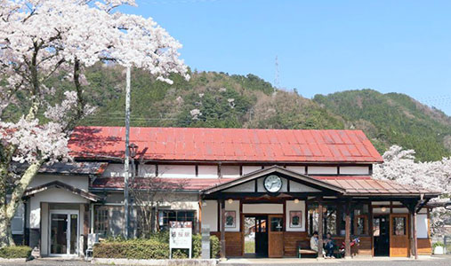 リニューアルした若桜駅（２０２０．３．７）