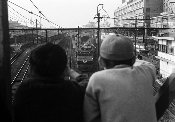 特急はやぶさ（横浜駅内海川跨線橋 昭和４２年１１月２６日）