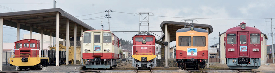 若柳駅で保存される車両（若柳駅構内に１０両、ミュージアムに４両保存しています）※うち動態保存は５両