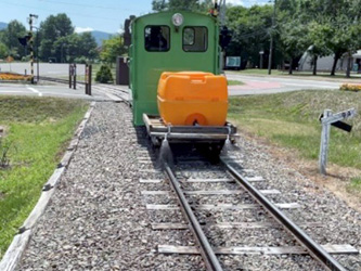 軌道散水作業（令和７年７月２５日撮影）