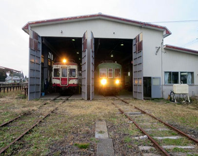 保存車両　左：モハ３４０１、右：モハ３６０３