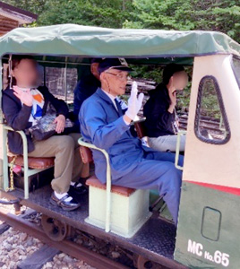 ふるさと納税の返礼品としてモーターカーの貸し切り乗車体験が初めて行われました。