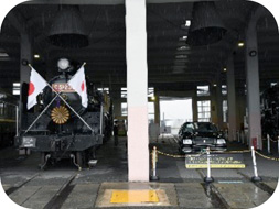 Ｃ５１形蒸気機関車とセンチュリー