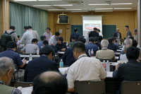 大研修室は参加者でいっぱい