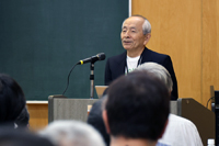 顧問の花上嘉成のあいさつ