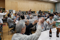 同じ建物内にある食堂で
これも恒例の情報交換会