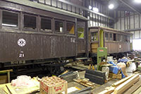 車両工場では、木造客車の修復を
加悦鉄道保存会が行っていた